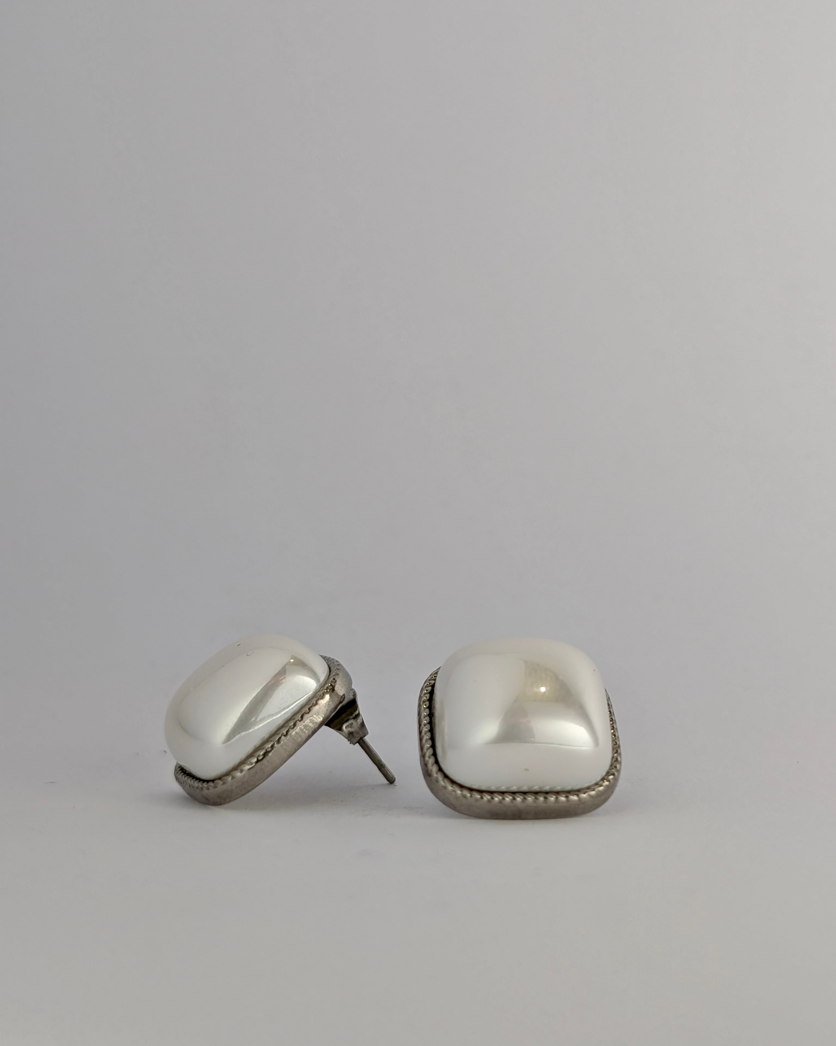 Pearls studs