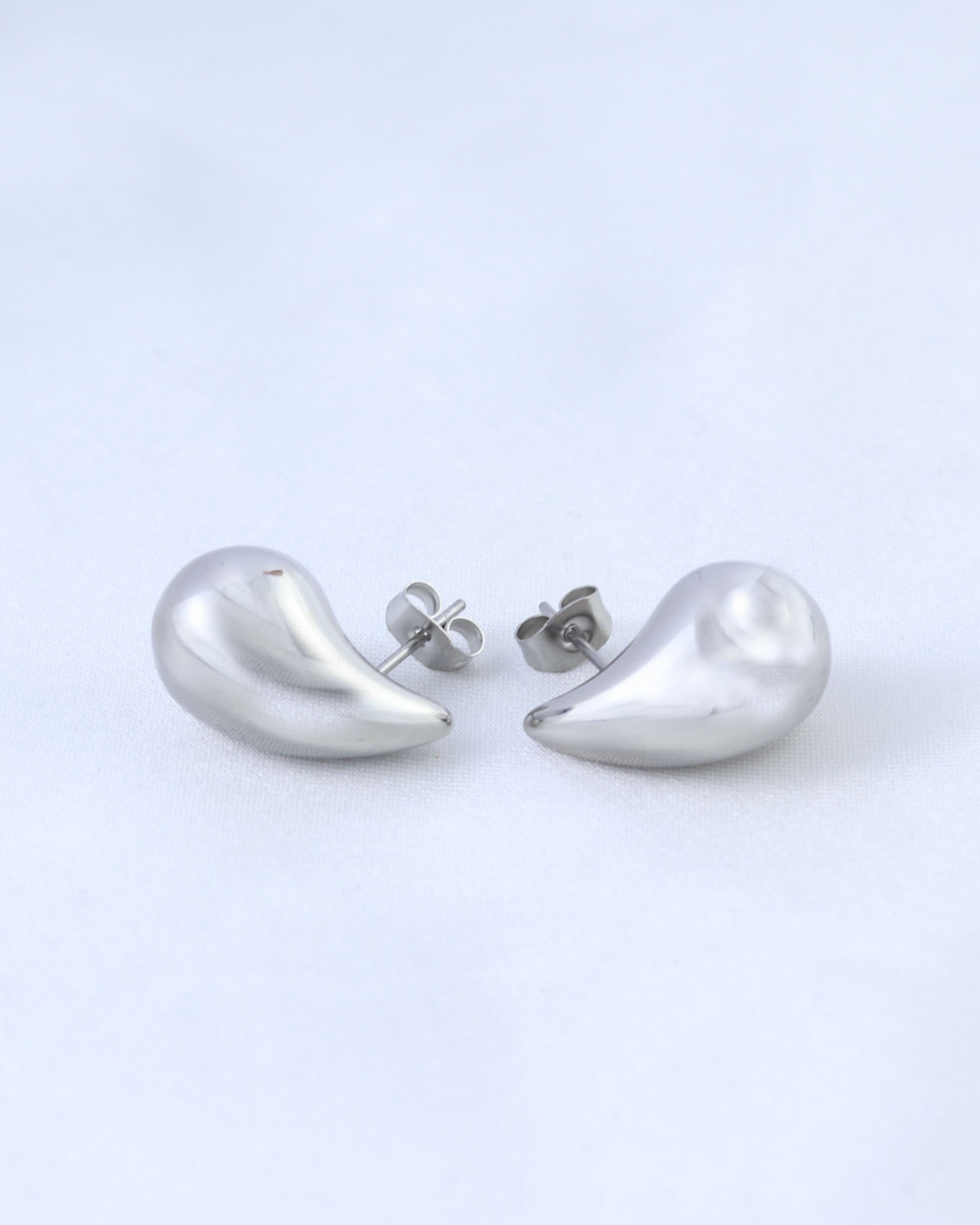 Sliver droplet studs