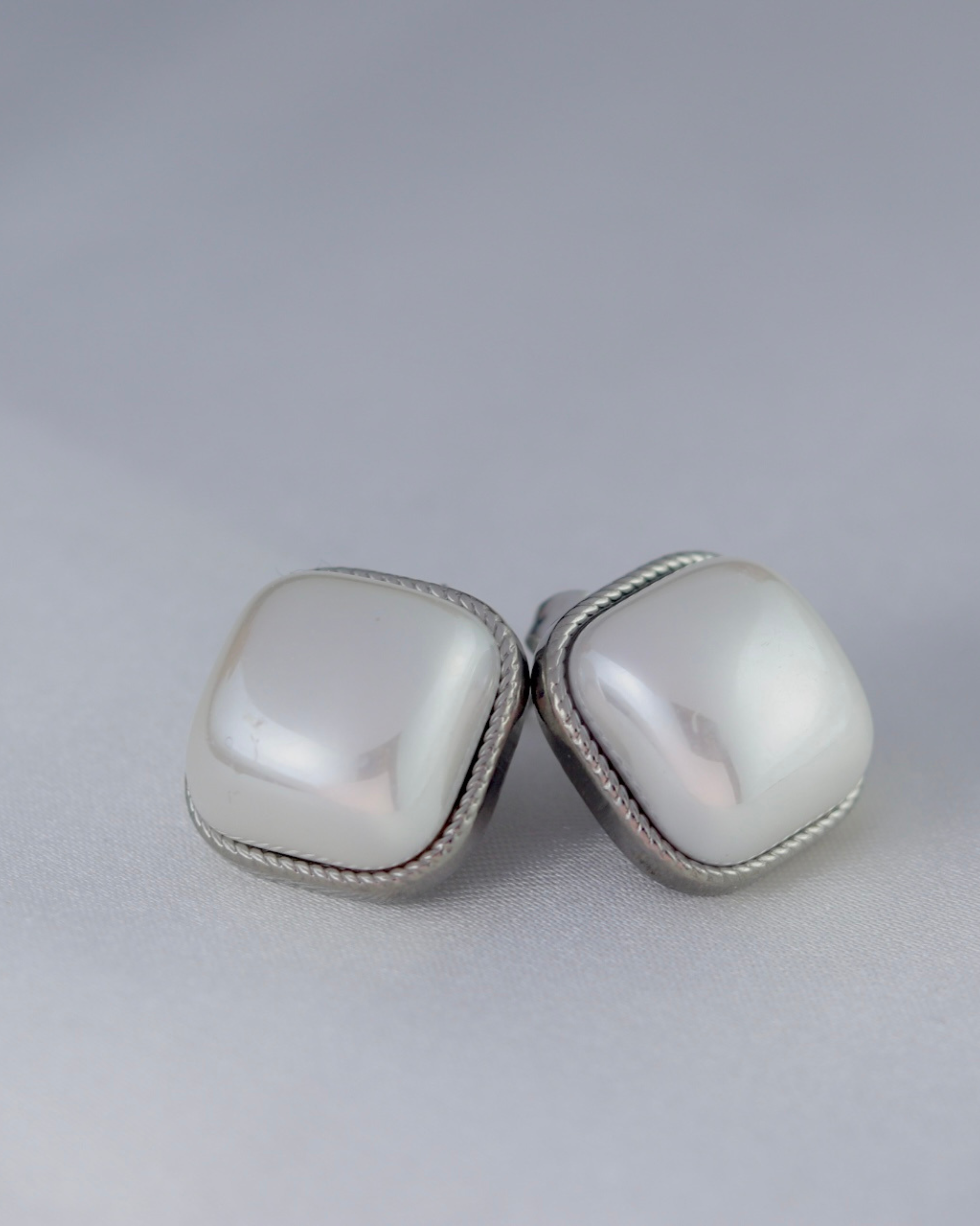 Pearls studs